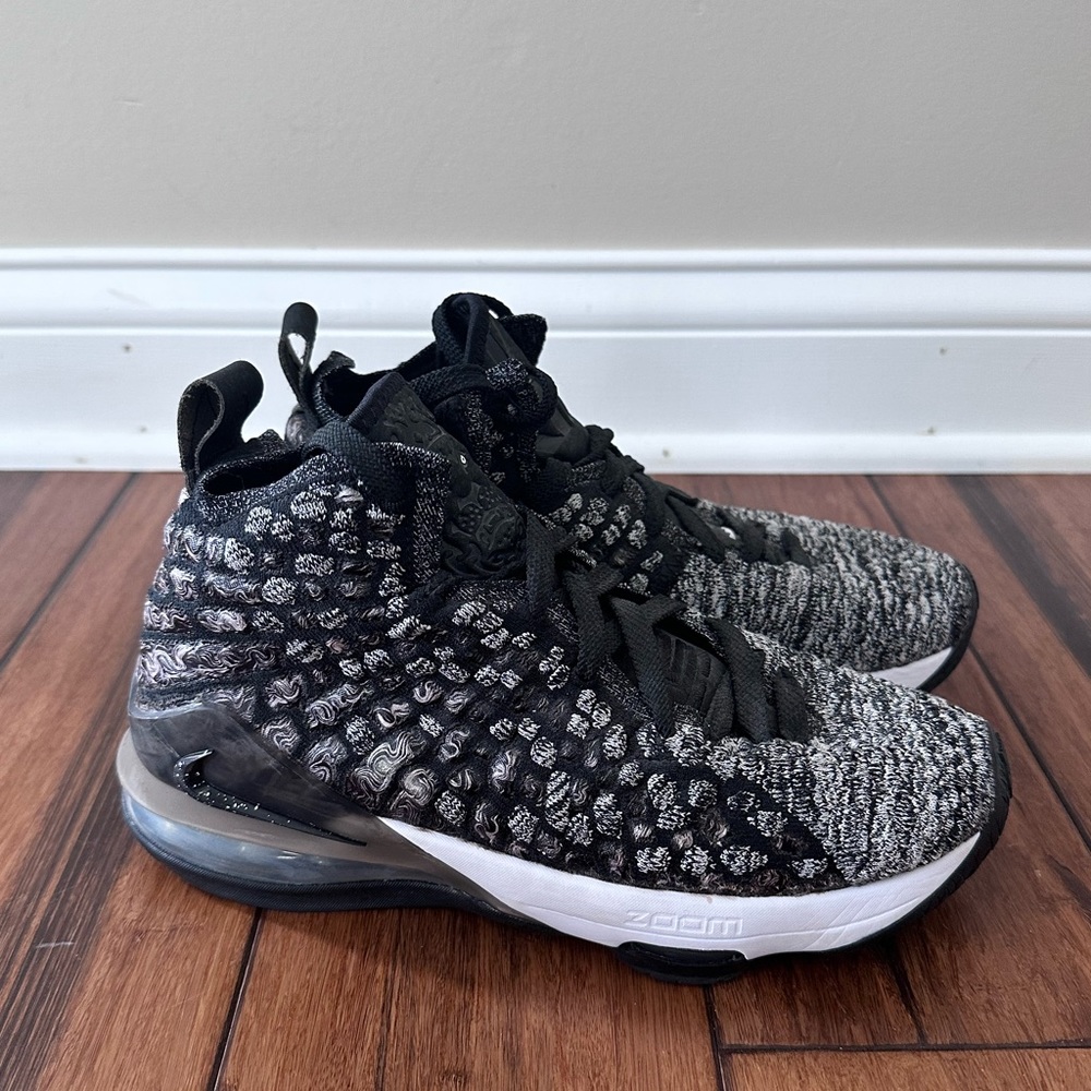 Nike LeBron 17 Basketball Shoes Size 5Y